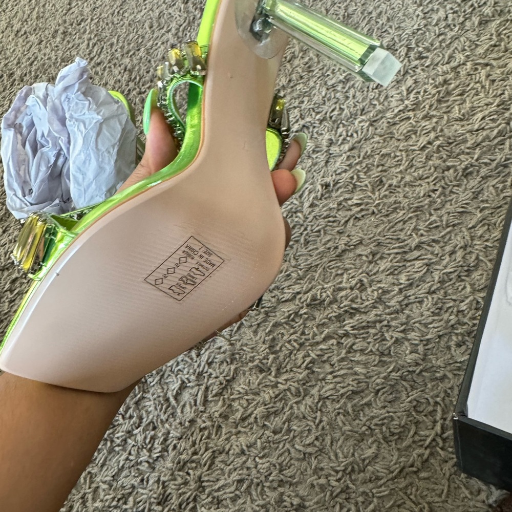 Size 7 Azalea Wang brand new green mule